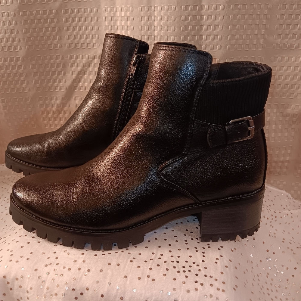 Baretrap ankle boots